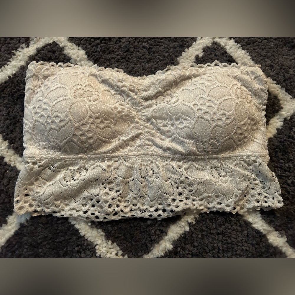 🤍 White Lace Strapless Bra Size Medium 🤍